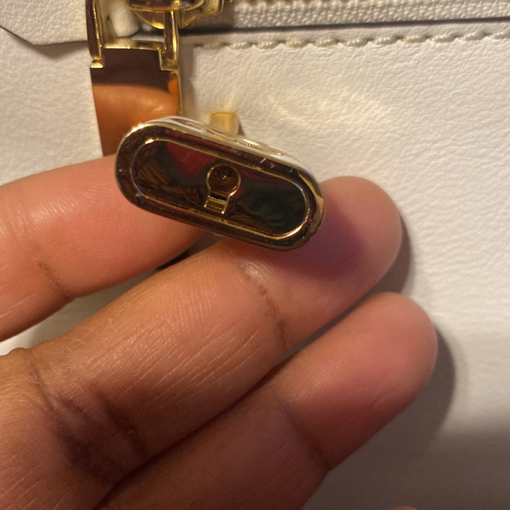 MICHAEL MICHAEL KORS WHITE LEATHER LOCK 🔐 DETAILS BAG - Picture 14 of 16